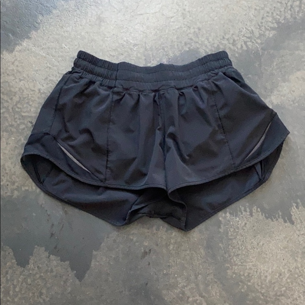 Lululemon Black Hotty Hot Short 2.5”